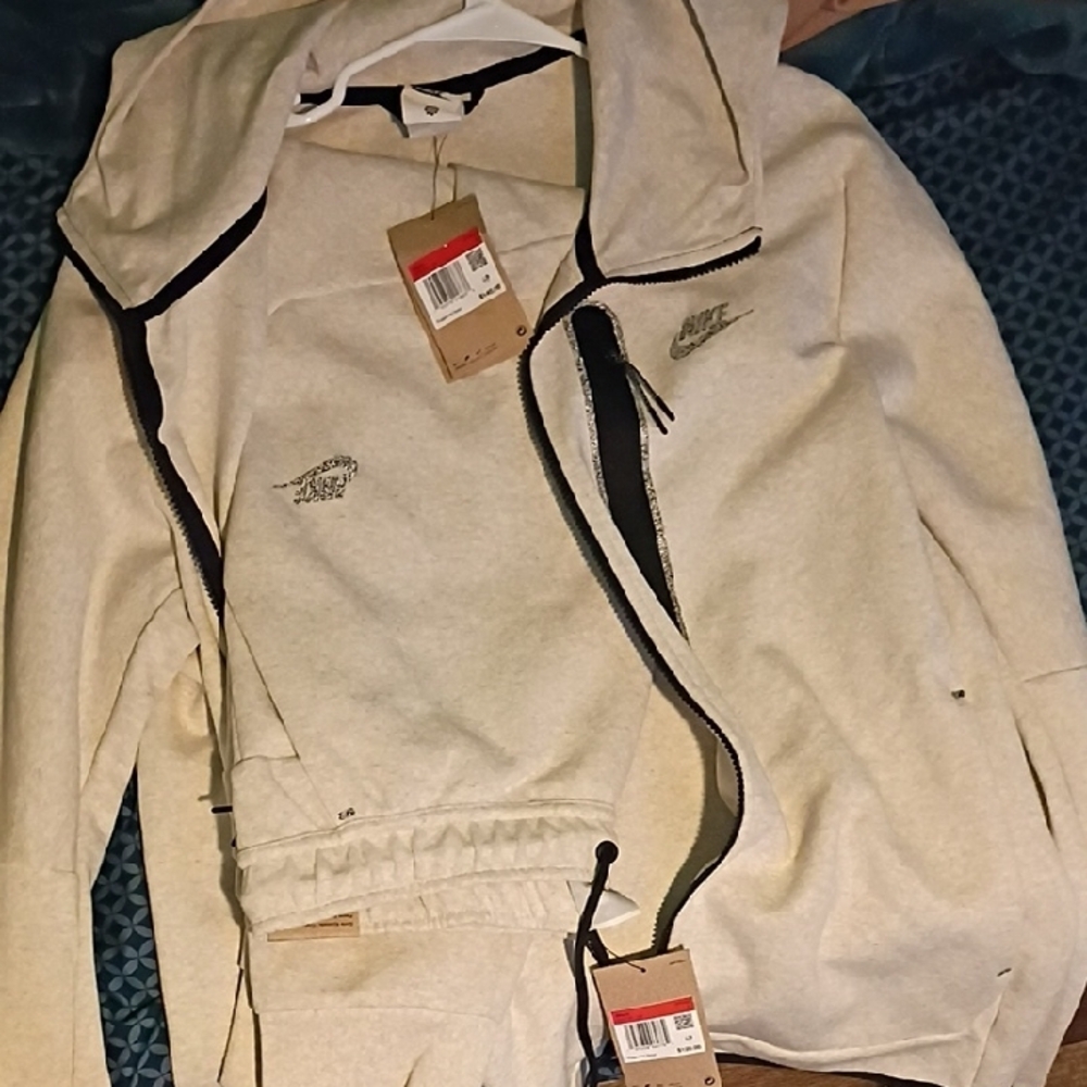 Nike Off-White Tracksuit with Black Accents